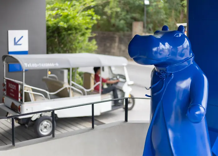 Hotel Blue Hippo & Red Crocodile